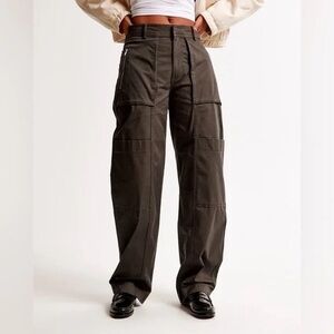Wide-Leg Utility Pants in Dark Olive